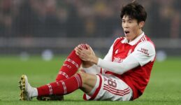 Chấn thương của Tomiyasu được xác nhận: Arsenal lâm nguy